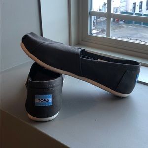 Toms Shoes
